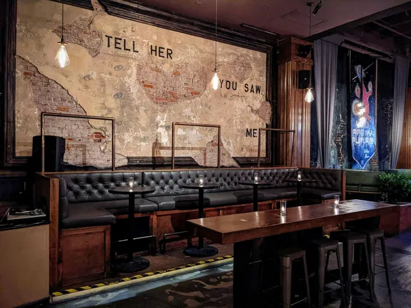 Shoo Shoo Baby — Bar restaurant in Los Angeles