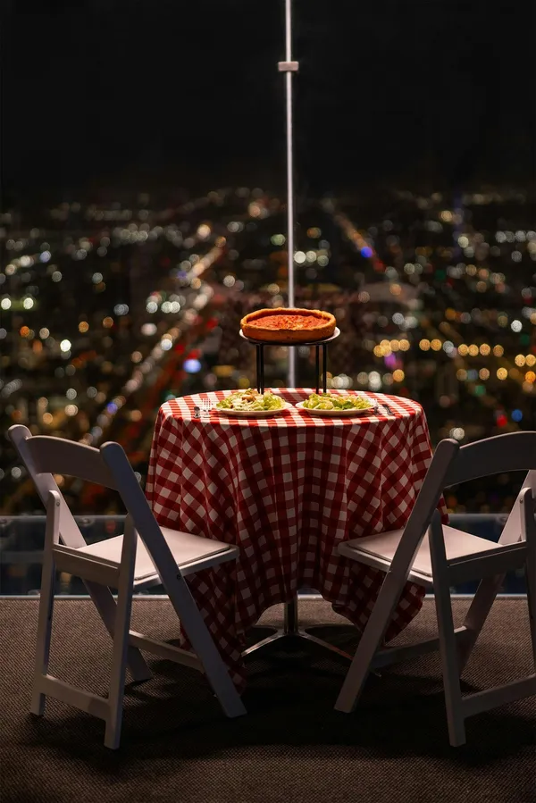 Skydeck Chicago: Pie in the Sky or The Ultimate Sunset Experience — American restaurant in Chicago