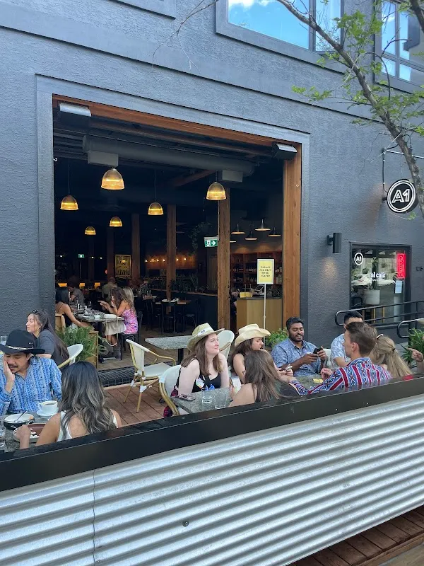 Ten Foot Henry — Canadian restaurant in Calgary