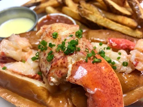 Thames Street Oyster House — Seafood restaurant in Baltimore