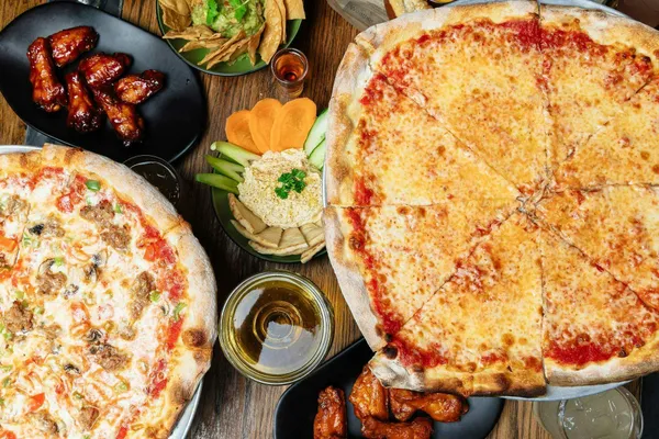The Barn Hockey Bar — Sports Bar restaurant in Chicago