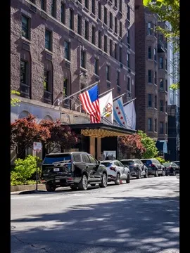 The Champagne Room — American restaurant in Chicago