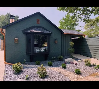 The Cottage — Cocktail Bar restaurant in Saugatuck