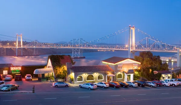 The Dead Fish — Seafood restaurant in Crockett