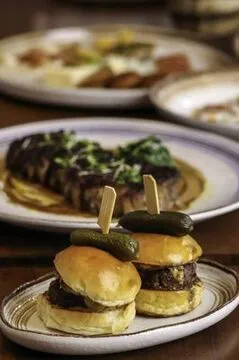 The Drake Kitchen + Bar — Gastropub restaurant in Orlando