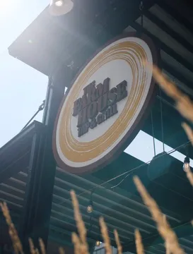 The Farmhouse Tap & Grill — American restaurant in Burlington