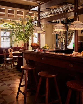 The Feathers at the Six Bells Countryside Inn — American restaurant in Rosendale