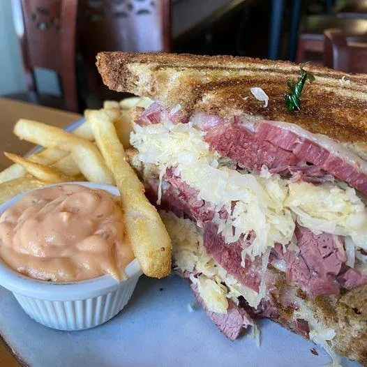 The Harp And Fiddle — Gastropub restaurant in Park Ridge