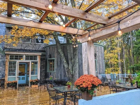 The Hoot — American restaurant in Northport