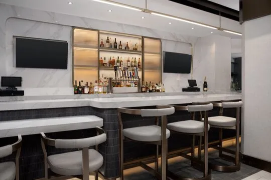 The Landing Kitchen and Bar — American restaurant in Arlington