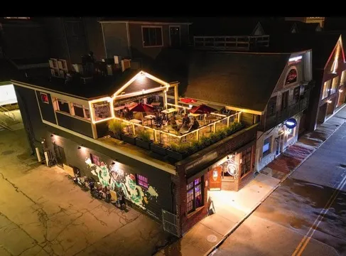 The Quencher — American restaurant in Newport