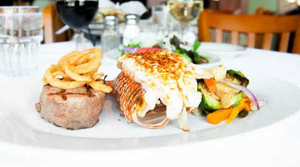 The Real Seafood Co. Toledo — Seafood restaurant in Toledo