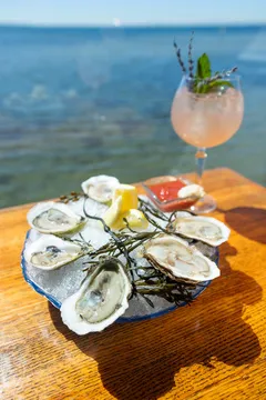 The Rusty Pelican — Seafood restaurant in Tampa Bay