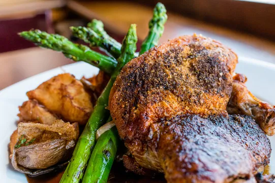 The Washington Square Tavern — Gastropub restaurant in Brookline