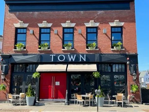 Town Bar and Kitchen — American restaurant in Morristown
