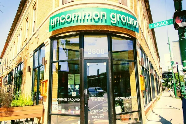 Uncommon Ground — Contemporary American restaurant in Chicago