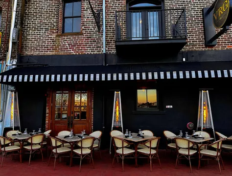 Vic's River Grill — American restaurant in Savannah