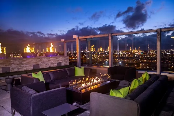 Vu Rooftop — American restaurant in Chicago