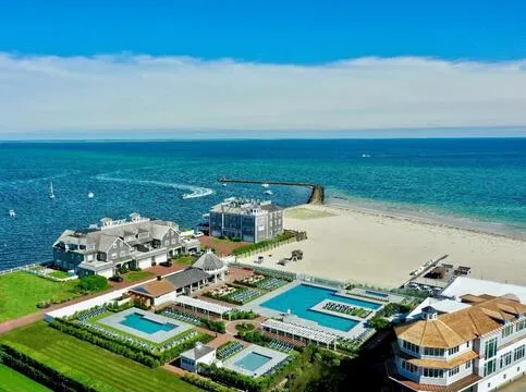 Wychmere Beach Club - Coastal Restaurant — Contemporary American restaurant in Harwich Port