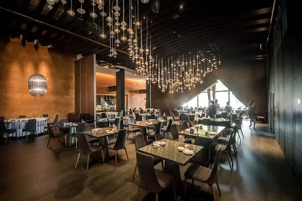 Yu Yue Lou Restaurant — Cantonese restaurant in Taichung City